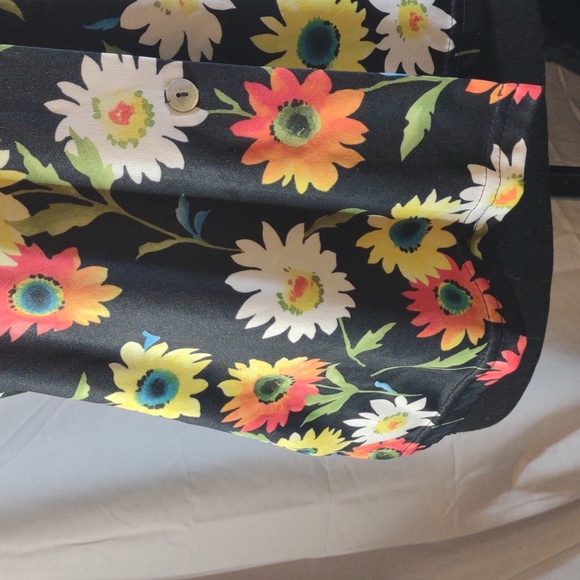 Vintage 70's Black w/Daisies Short Sleeved Button Up Blouse -Modern Edge Sz LG - Picture 3 of 16